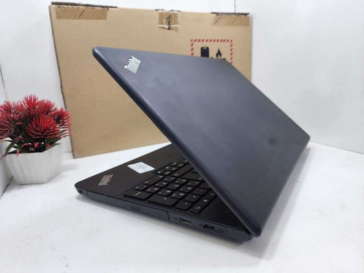 عررررض خاص على لابتوب   Lenovo Think Pad 

مواصفاته قوية وممتازة جدا لطلاب التوجيهي والجامعات والمدارس 
  
مكفوووول 

Core i3 5th 
Ram 8 GB  
SSD 128 GB
15.6 inch  

السعر 175  شامل خدمة التوصيل مجانا  + حقيبة وماوس هدية 

للاستفسار والتواصل


**إذا كنت صاحب هذا الإعلان وتريد حذفه لأي سبب، رجاءا أرسل رسالة إلى الدعم الفني**