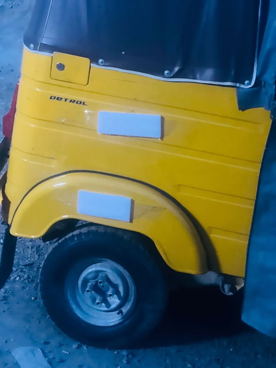 سلام عليكم تكتك للبيع موديل 19شهر 9خير من الله سعره6100 وبيه مجال رقم وسنويه ***********
