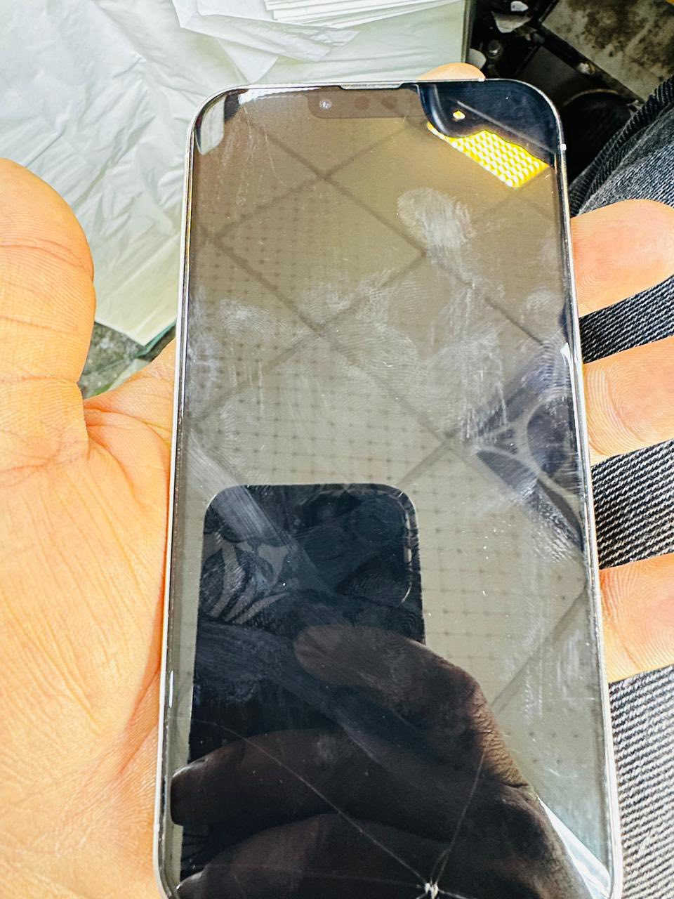 13 برو ماكس عربي شرق اوسط ماستر
ذاكرته 256 بطاريه 85 وتر بروف ما مفتوح 
مستعجل ع بيعه عنواني بغداد ‭

***********
