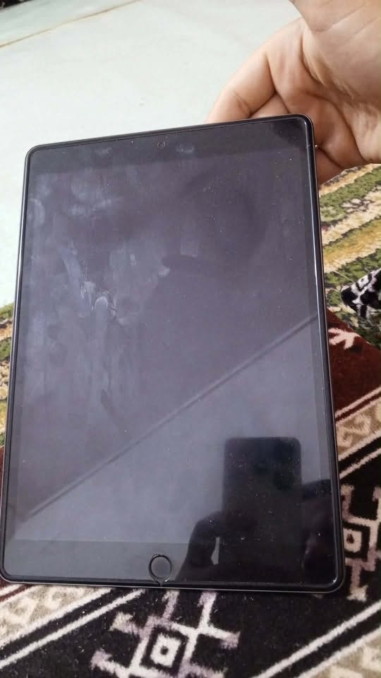 ايباد ابل 9

ذاكرة64

لون فيلي نظافة 100ب100

سعر 300وبي مجال بسيط 

***********
