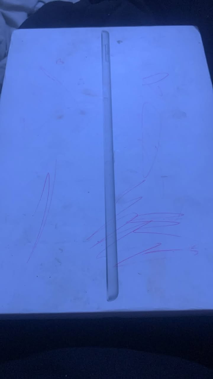 ايباد 9 للبيع مكاني زبير***********
