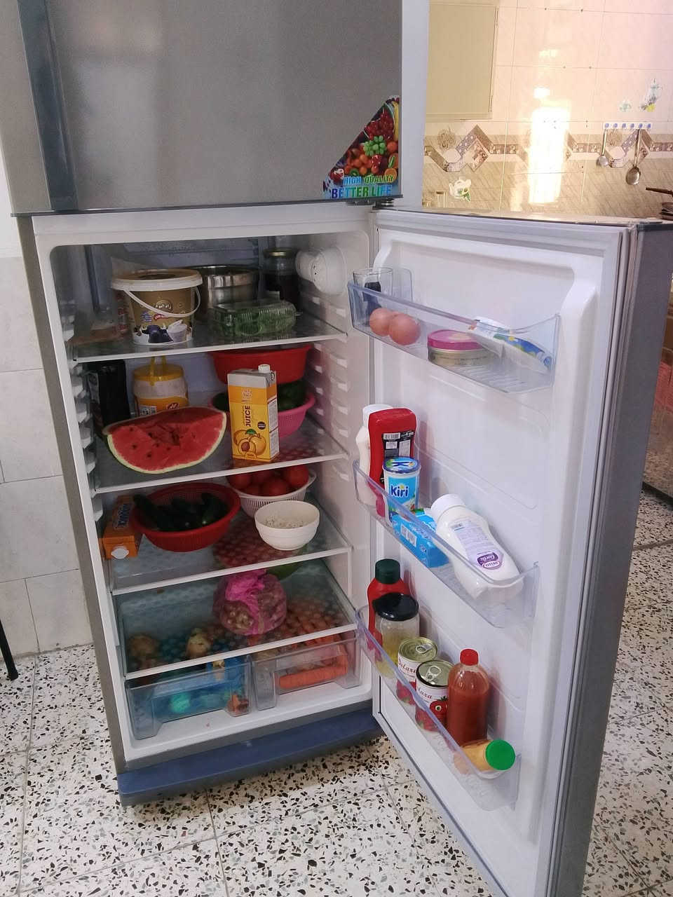 السلام عليكم ثلاجه توسوت 20 قدم مستخدمه شهر مكاني بالبلديات السعر300 وبيها مجال قليل الشراي يتصل ***********
