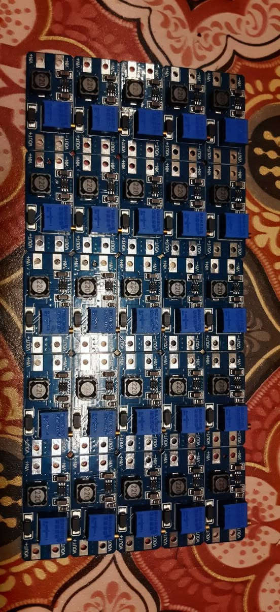 السلام عليكم توفرن قطع بهذه شكل 
بورد شحن سعر 500 القطعه
بورد رفع فولتيه 1امبير سعر 1000 القطعه
بورد رفع فولتيه 2 امبير سعر1500 القطعه


**إذا كنت صاحب هذا الإعلان وتريد حذفه لأي سبب، رجاءا أرسل رسالة إلى الدعم الفني**