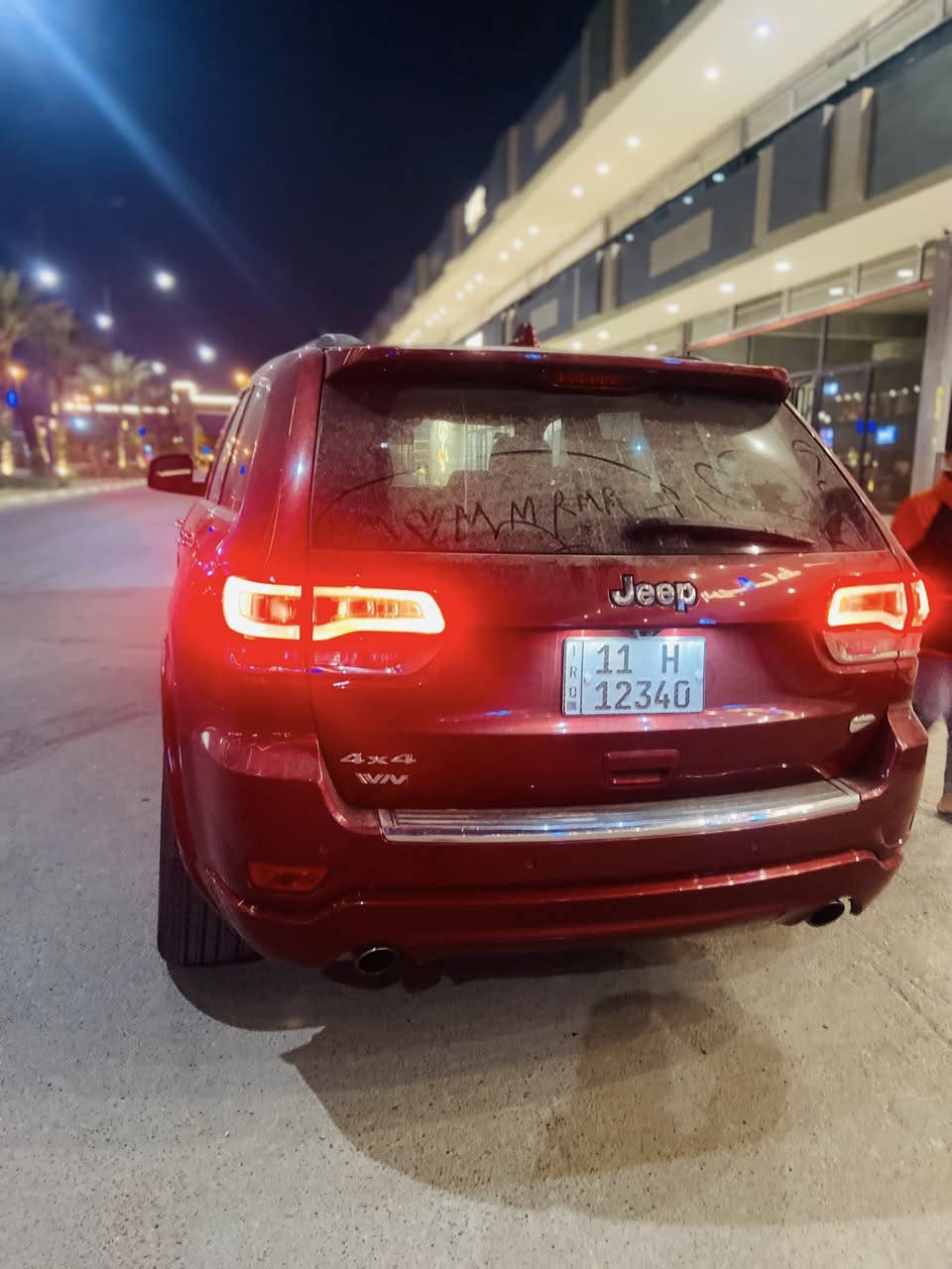 السلام عليكم جيب موديل2014 ‏سعر 195خليجيه رقم بغداد مكفوله كفاله عامه موصفات فول واحد ع واحد  رقم التلفون*********** مكان بغداد شهداء البياع ما ناقصها شي السيارة كاملة من كل النواحي ￼￼٨￼ سلندر ￼￼
