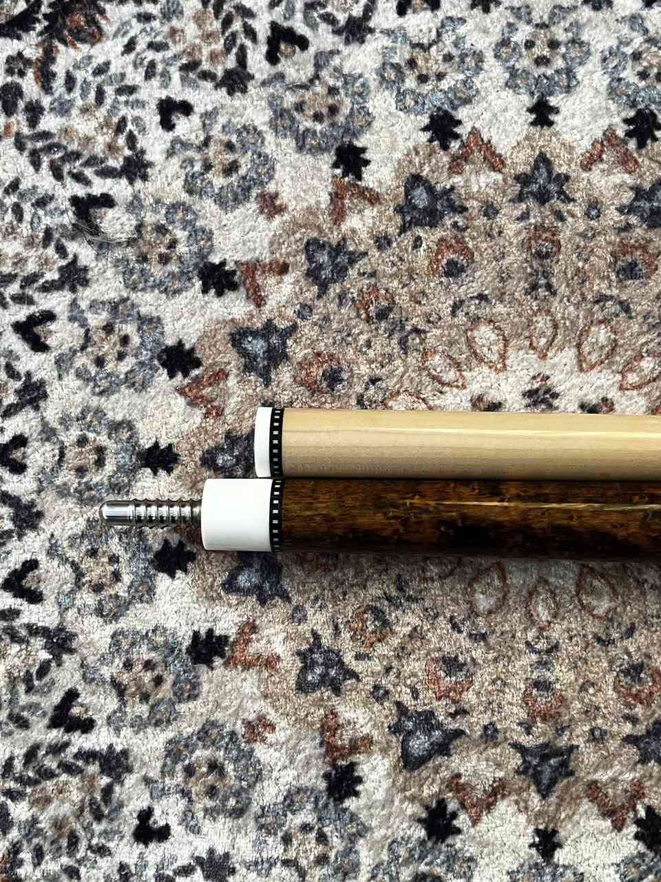 السلام عليكم جنطة كاملة عدا الصول متكونة من 
1.كيو من شركة (o'min) 
2.تب جديد بروديتر (M) 
 3.جمب من شركة برايدور  
4.اكستينشن 
5.غلوف
6. جوكات اصلية عدد 3
7.معقم و منضف
8.جنطة من شركة كريكال اصلية بالأضافة الى صول هولدر وياه

الكيو جديد الجمب جديد ماركة معروفة و مسجلة واغلب لاعبين النخبة يلعبون بيه صناعة تايوان رجاءً بدون كسر كلشي نضيف عالضمان مكفول من كلشي بدون اي نقص الي مهتم 
تواصل موجود على كل منصات 

+964 772 361 3742

او تواصل على الخاص
