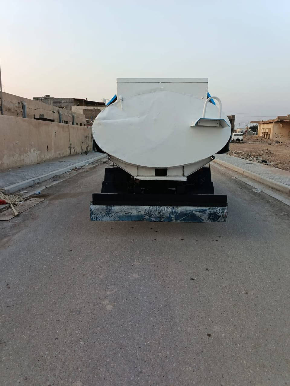 للبيع تنكر مستبوشي مديل 90شاصي مكفول تخم تاير رقم بغداد مكان بصره كرنه ***********
