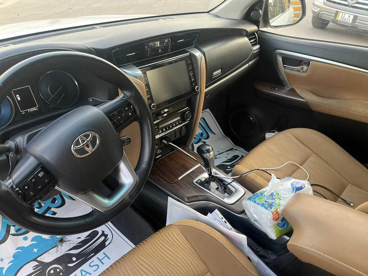 السلام عليكم .. 
فورتشنر ٢٠٢٣ خليجي 
فل مواصفات 
فوريل ودفلوك خفيف وثقيل 
شاحن لاسلكي 
شاشة كبيرة تدعم ابل كار بلي 
ثلاجة 
داخل قرميدي وتطعيم قرميدي 
تبريد بيانو 
ويل لكزز فول
لايت led بلادي  
ماشية ٧١ 
صارت بيها ضربة خفيفة بالجنطة وصلحتها تصليح بالوكالة ساز
 مكان السياره بغداد حي الجامعة 
سعر ٢٩٥ وبيها مجال ان شاء الله 
***********
***********
