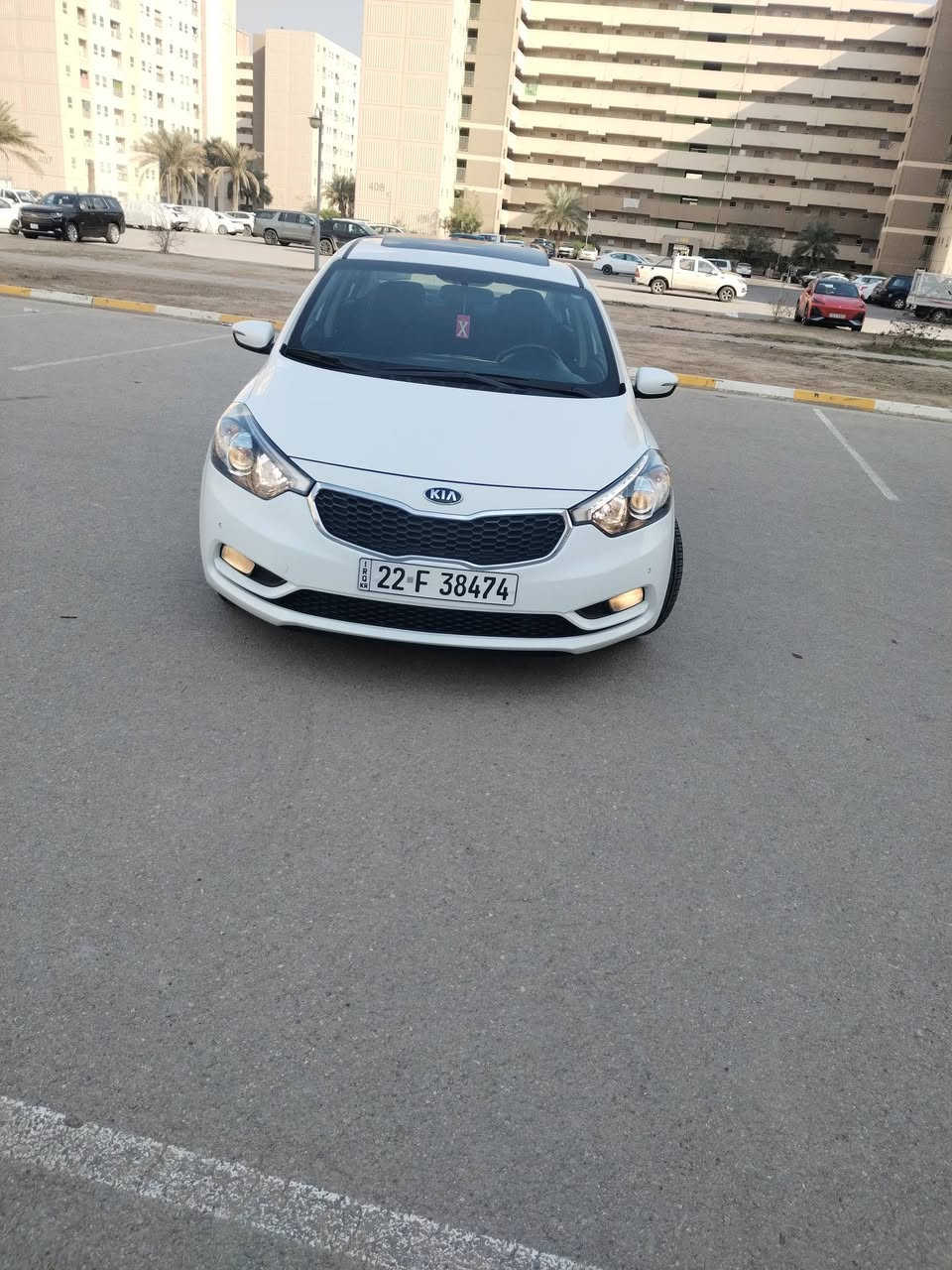 سلام عليكم للبيع كيا سيراتو موديل 2014 فول موصفات عدا بصمه رقم اربيل بأسمي سياره  مكينه 1600 دوش 
لد امامي خلفي شاشه وكامره خلفيه 
تبريد امامي خلفي مري شفط
تحكم ستيرن جهتين ثلث انضمه قيادة
خمسه ويل كب + فتحه سقف 
كير مكينه تبريد مكفولات 
سياره بيها صبغ بين الباب وجاملغ عندي صورها قبل مااصبغها 
مكان سياره بغداد مجمع بسمايه 
وسعر خاص او اتصال (***********

