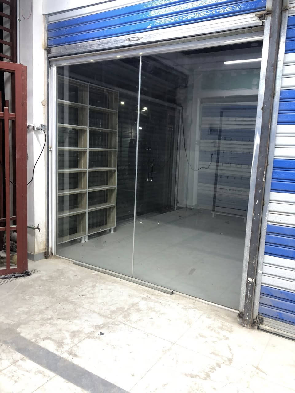 السلام عليكم
محل للأيجار داخل القيصريه الجديده المحل ركن ينقسم الى محلين للتواصل ***********
