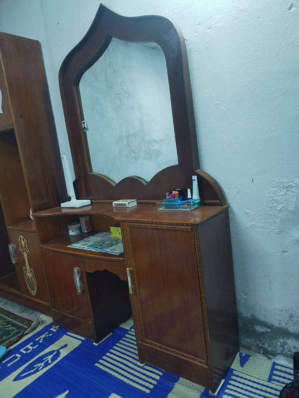 السلام عليكم غرفه للبيع ***********
