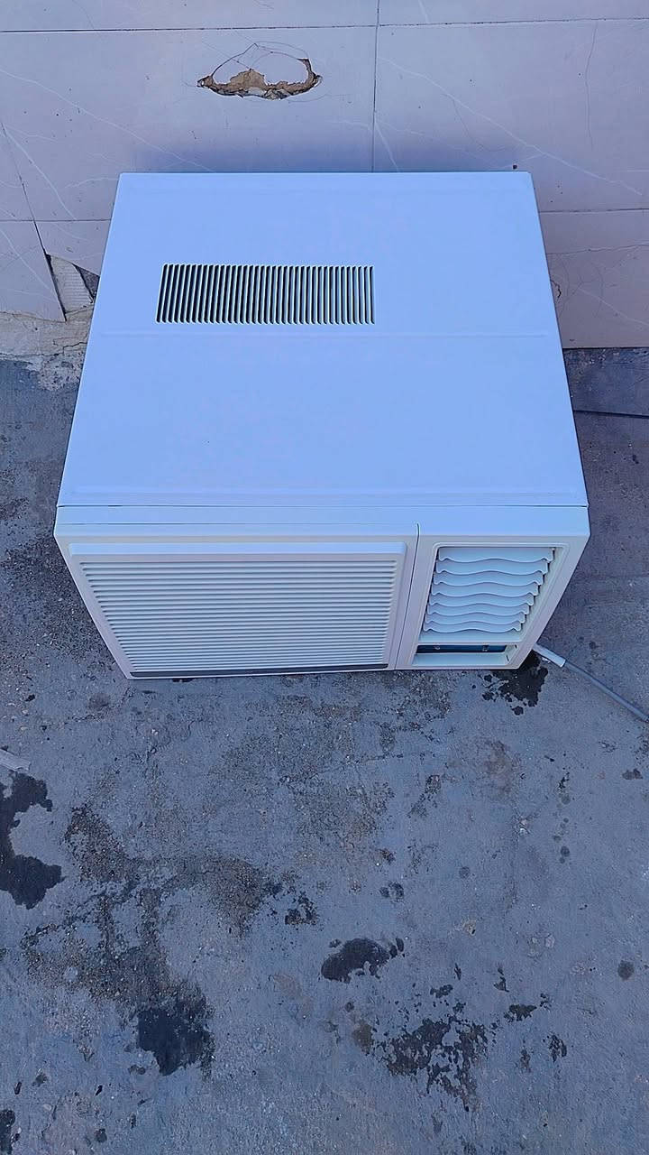 مكيف ميديا حجم طنين تدفئه وتبريد قرص شركه بلادي برغي ممفتوح بي جيب وياك مصلح وتعال افحص  نضافه فولل مغسول وكامل جيب وشد ضمانك شهر كامل اي عطل او تصليح او يفصل يرجع العنوان بغداد حي اور قرب فلكه صباح الخياط مقابيل عماره الصادق الاستفسار ***********
