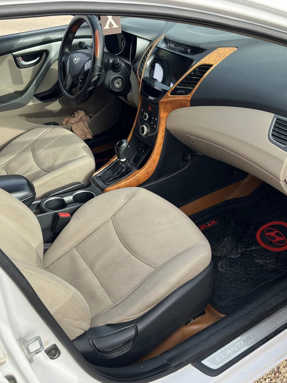 السلام عليكم النتره 2015 مكفوله من الصبغ فقط بارد كما موضح بلسونار سياره جاهزه للأخير محرم كير تخم تاير كله جديد بسامينه تحويل مباشر ثاني يوم السعر 128 وبيها مجال قليل الاستفسار *********** مكاني بغداد المحمودية
