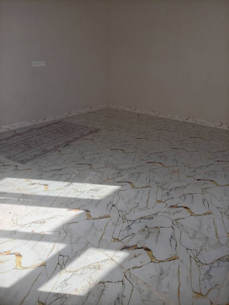 دار للبيع 100متر مربع 10×10بناء جديد منطقه خمسه وخمسين سعره40مليون زراعي ***********
