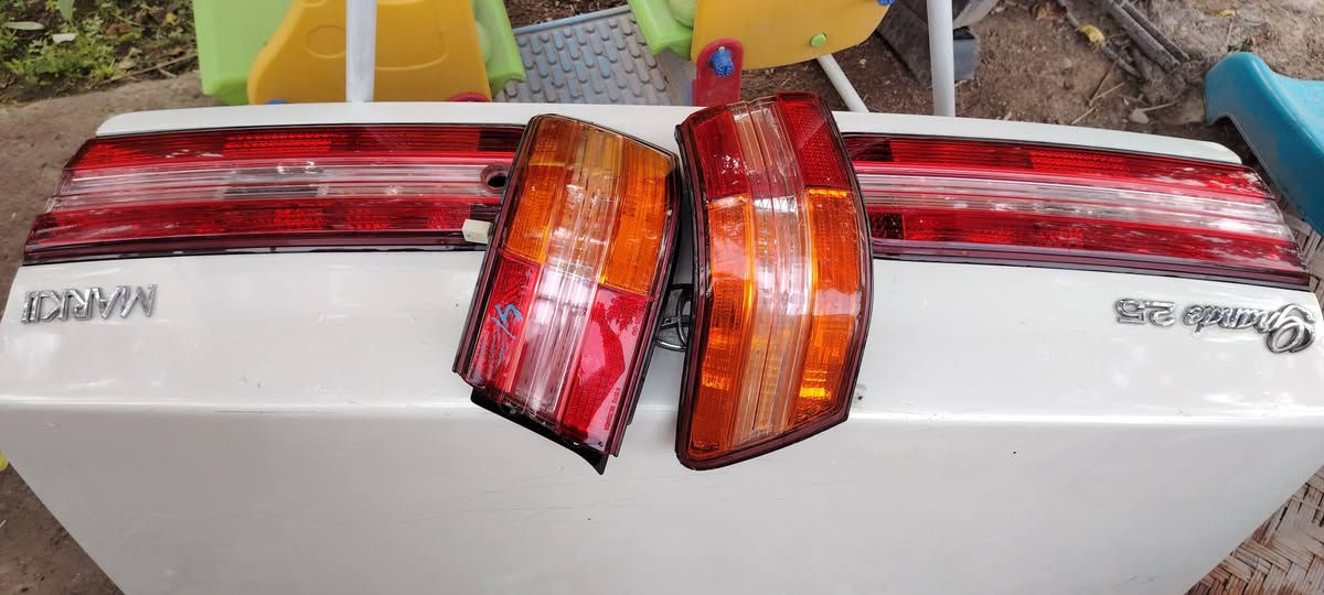 جنطه مارك 2000 مال حاويه جديده سعر ١٠٠ وبيها مجال ***********
