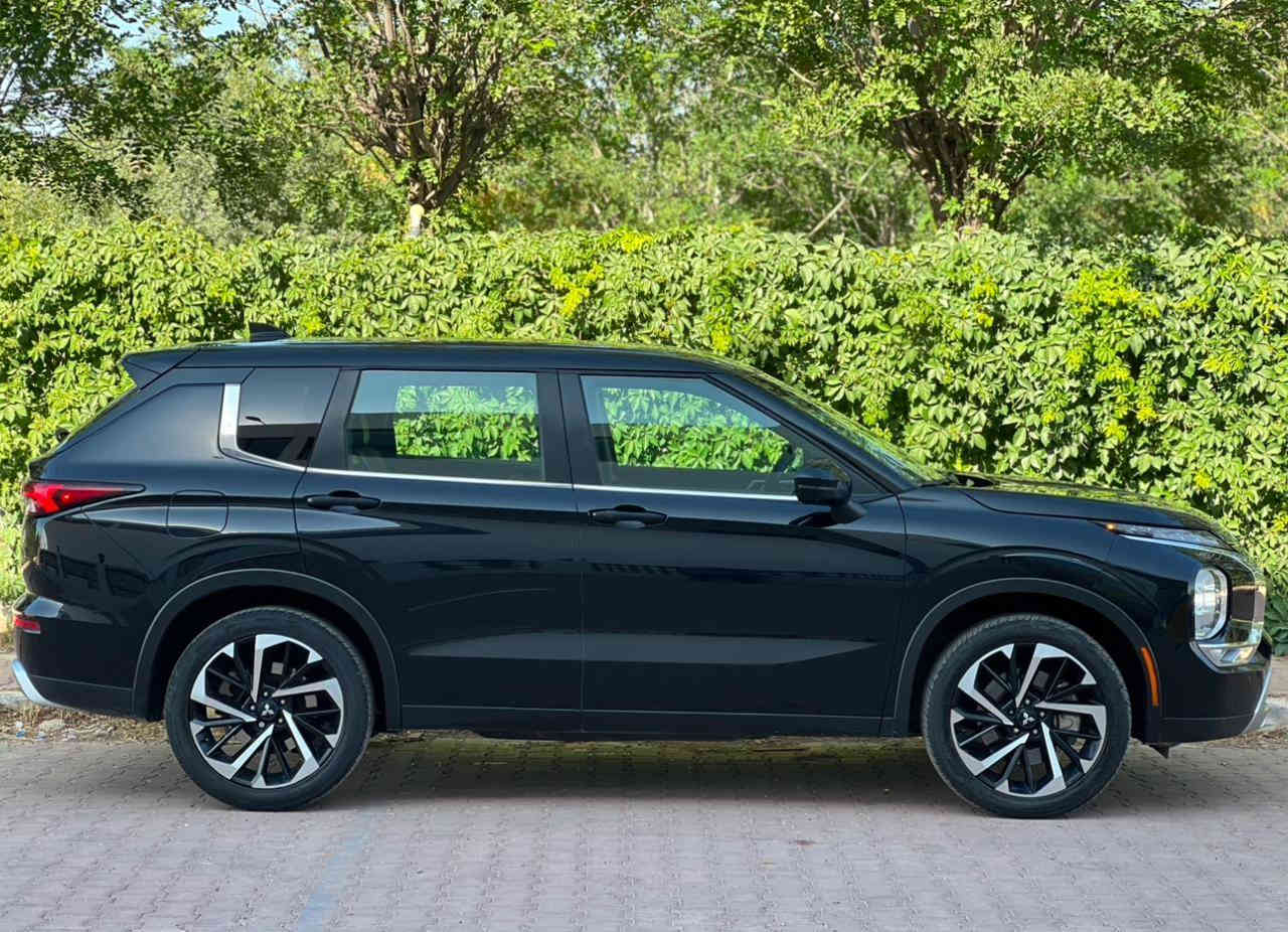 سلام عليكم ورحمة الله وبركاته
MISTIBUSHI OUTLANDER 2022SE
اللون اسود 
وارد أمريكي
بدون صبغ كلين تايتل 
بدون دواخل و شاصي
 ايرباك  ستيرن برده طاك
ماشية 34 الف ميل 
محرك 2.5L(4V)
سياره رقم اربيل
موصفات SE 
بصمة 
بريك بصمة 
ابواب بصمة
شاشة كبير 
خمسة كاميرات 
7 راكب 
صندوق كهربائي 
لايتات LED بلادي
كوشنات جلد
كوشنات هيتر 
كوشنات كهربائي
تبريد مركزي
تحكم ستيرن كامل 
تحديد سرعة 
قوديك شفت 
فتل حساس 
رادار خلفي 
رادار امامي 
رادار جانبي
و بعد موصفات هويا 
سعر 225$ و بيها مجال 
واتساب موجود 
***********
