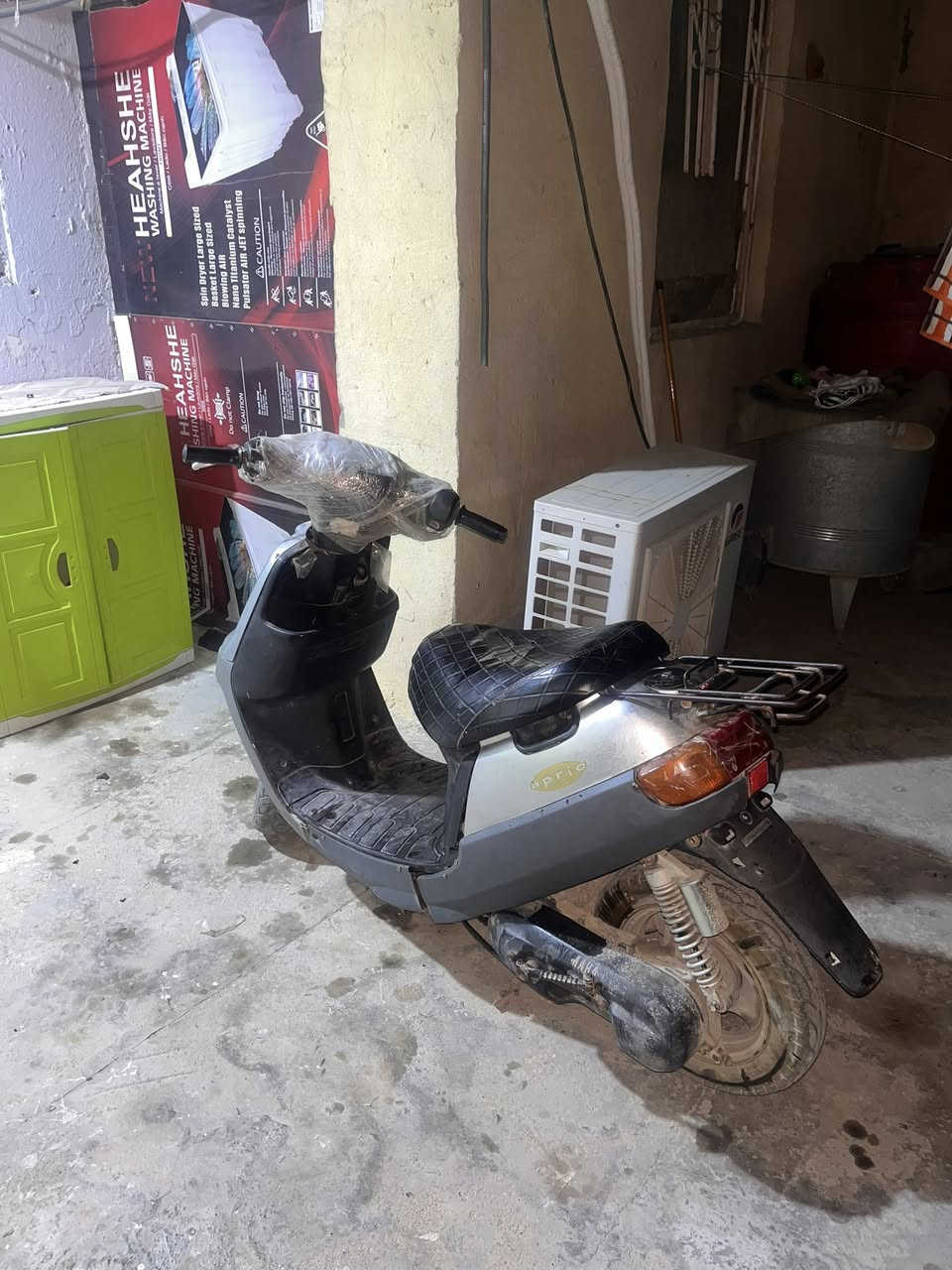 سلام عليكم دراجه منغولي ياماهه ٦٠ للبيع دراجه مكينه نضيفه ولا مره مفتوحه من ناحيت كهربايات بس لايت لوره مال لبريك يشتغل ولهورن كلجات معدل شلعه كله فول تجي وتشوف السعر 325 عنواني البصره الموفقيه شارع الدنك قرب دائرة الكهرباء رقم  ***********
