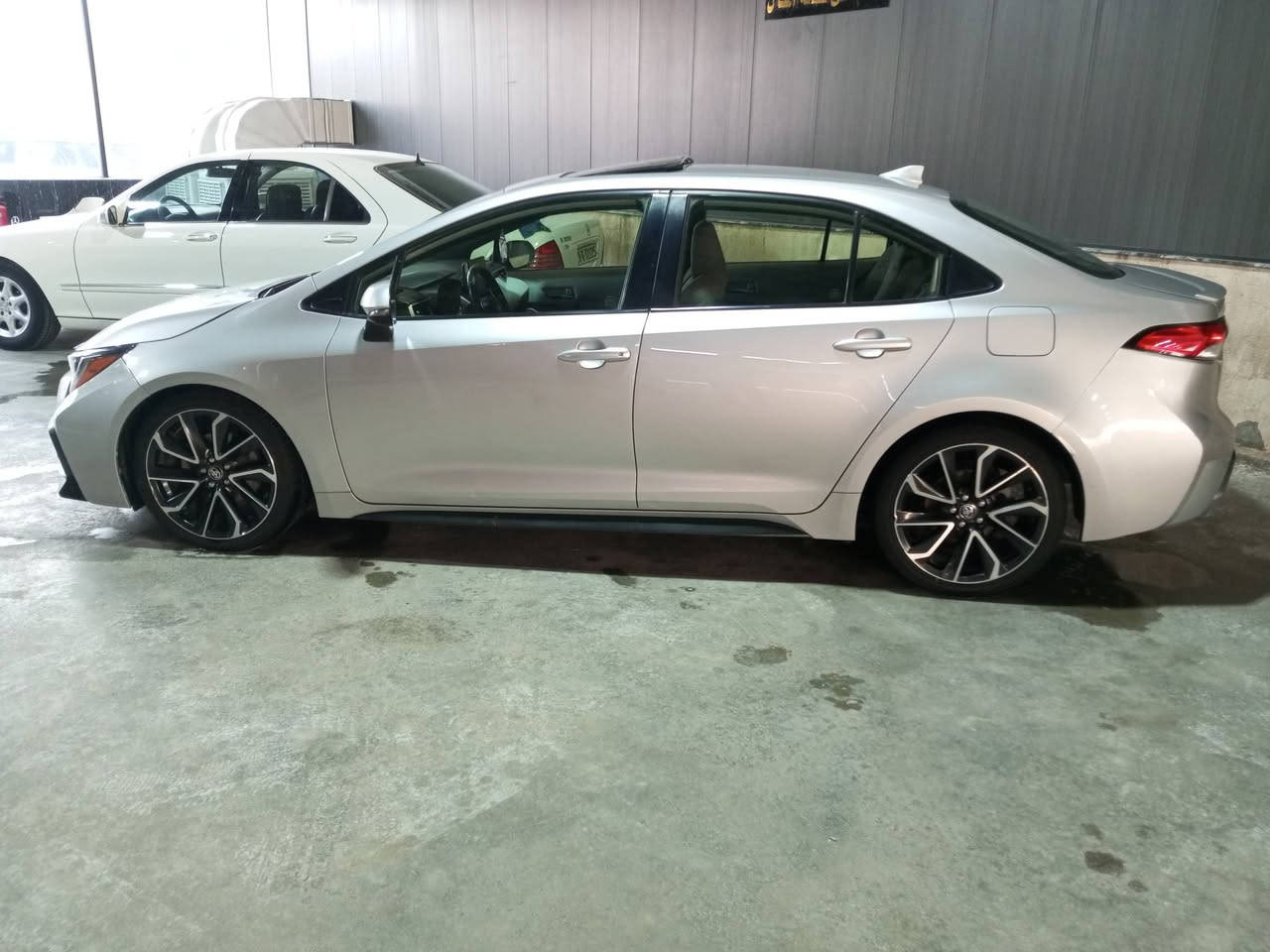 السلام عليكم
للبيع كورلا 2020  امريكي 
حادثهة جاملغ وبنيد بدون دواخل 
صور الحادث مرفوقه بل منشور 
السياره جديده ب معنى الكلمه 
مكينه 2000 
مكينه گير مكفوله كله بلادي عل شركه 
السياره فول ١/١  فول مواصفات 
ماشيه 84
رقم أربيل دولي مداور ثاني يوم 
مكاني كله 
للاستفسار الاتصال 
***********
