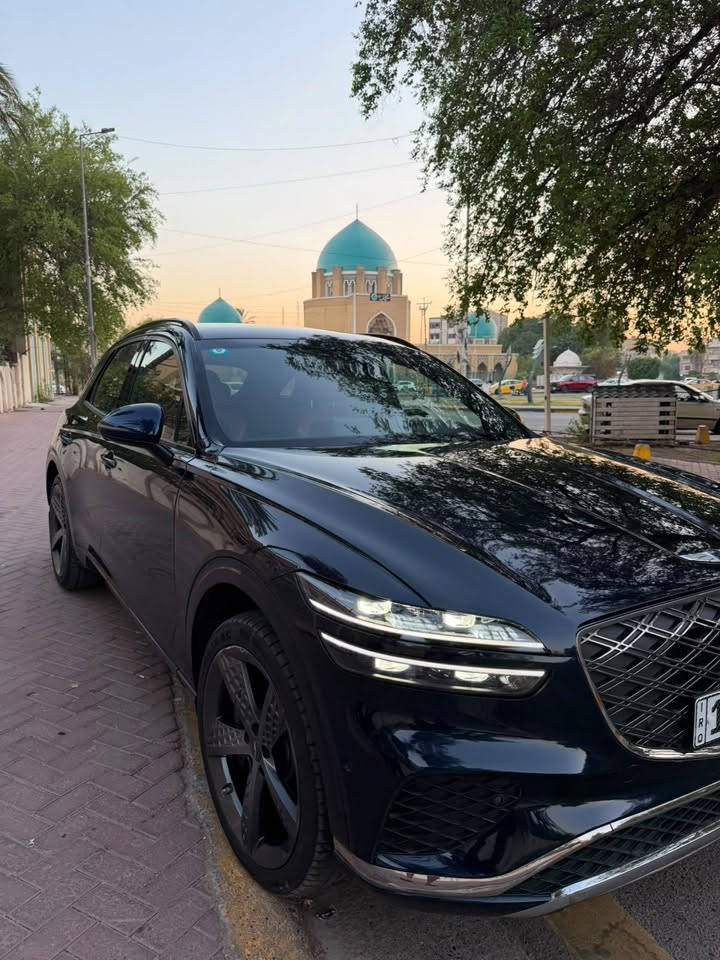 السلام عليكم.                         هونداي جنسز  2023
GV70 برستيج اعلى فئة 
ماشيه 56كيلو متر فقط
مكينه 2500
تتميز فئه البرستيج ب اعله موصفات والرفاهيه 
مقاعد جلد نابا مع تتفئه وتبريد 
تحكم كهربائي كامل المقاعد 
الكاميرات محيطيه 360درجه
رادارات امامي خلفي تلقائي الحماية من التصادم
نظام فرملة الطوارئ الذاتية عند الطوارئ
ونظام مراقبة النقطة العمياء في المرايا 
مع عرض الكاميرا في لوحة المسار
ميزة ركن السيارة والتحكم بها والتقديم والتأخير 
عن بعد باستخدام ريموت السيارة الذكي.
النظام الصوتي: نظام عالي النقاوة من شركة Lexicon 
مكون من 16 مكبر صوت لتجربة صوتية محيطية. 
سياره بيه موصفات هواي ما ذكرته 
فتحة سقف بنورما
  صندوق ذكي عند لاقتراب 
خازن ميموري 
نضام ترحيب عند الاقتراب 
عدادات ثيم متغير حسب وضعيت القياده 
انضمه قياده متعدده 
لايت تفاعلي 
اوتو بارك 
شفتات بل مقود 
الحادث جاملغ خلفي والباب
البنيد  مبدل اثر شخوط  سونار موجود وياها وصور الحادث
عنوان سياره بغداد الاعظميه
السعر...25.000$ مجال بسيط 
 ***********
