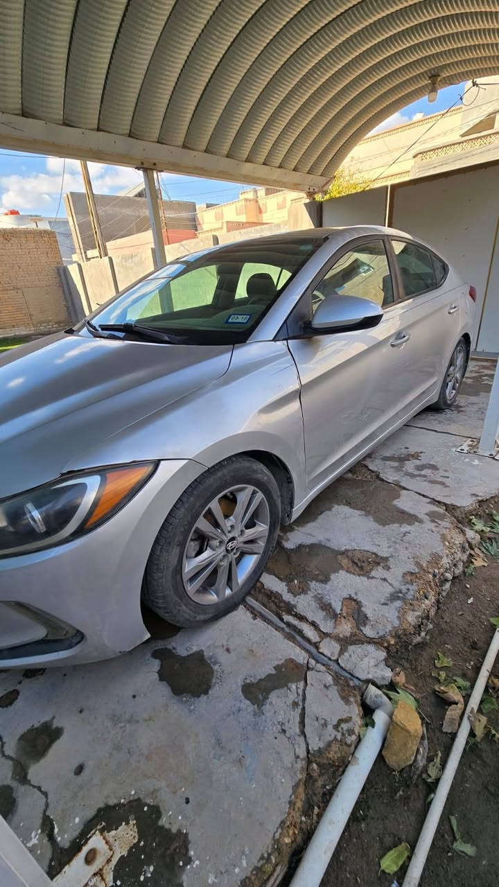 النترا ٢٠١٧ وارد امريكي
رقم اربيل القديم
ويل كب
شاشة
كامرة خلفية
ثلاث انظمة قيادة
محرك ٢٠٠٠ دوش
وباقي المواصفات الاعتيادية.
ضربة السيارة موضحة بالصور
قطعة واحدة تبديل وهي البنيد ويوجد صبغ قليل في الجاملغات اليمين واليسار.
يوجد ايضا ضرر  بسيط في صندوق السيارة موضح بالصور نتيجة التحميل و يوجد جرد بالصندوق حول هذا الضرر.
السنوية منتهية منذ ٢٠٢٣ الشهر الثامن.
عداد السيارة تقريبا 90 الف ميل علما انه السيارة ماشية في امريكا 42 الف ميل. يعني ماشية في العراق بحدود 48 الف ميل. 
السيارة عند شخص واحد منذ ترقيمها.
السيارة باسم شخص كردي وعندي وكالة من عنده وجاهزة للتحويل ان شاءالله. 
السعر المطلوب: 118 ورقة وبيها مجال
مكان السيارة: حلة / شارع ٤٠
#النترا
#سيارة للبيع 
#الحلة حلة, بابل


**إذا كنت صاحب هذا الإعلان وتريد حذفه لأي سبب، رجاءا أرسل رسالة إلى الدعم الفني**