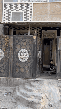 السلام عليكم مشتمل للبيع 52 ملك صرف الشعب شارع الصحه مقابل سوق الصبح قريب على شارع العام الأستفسار ***********
