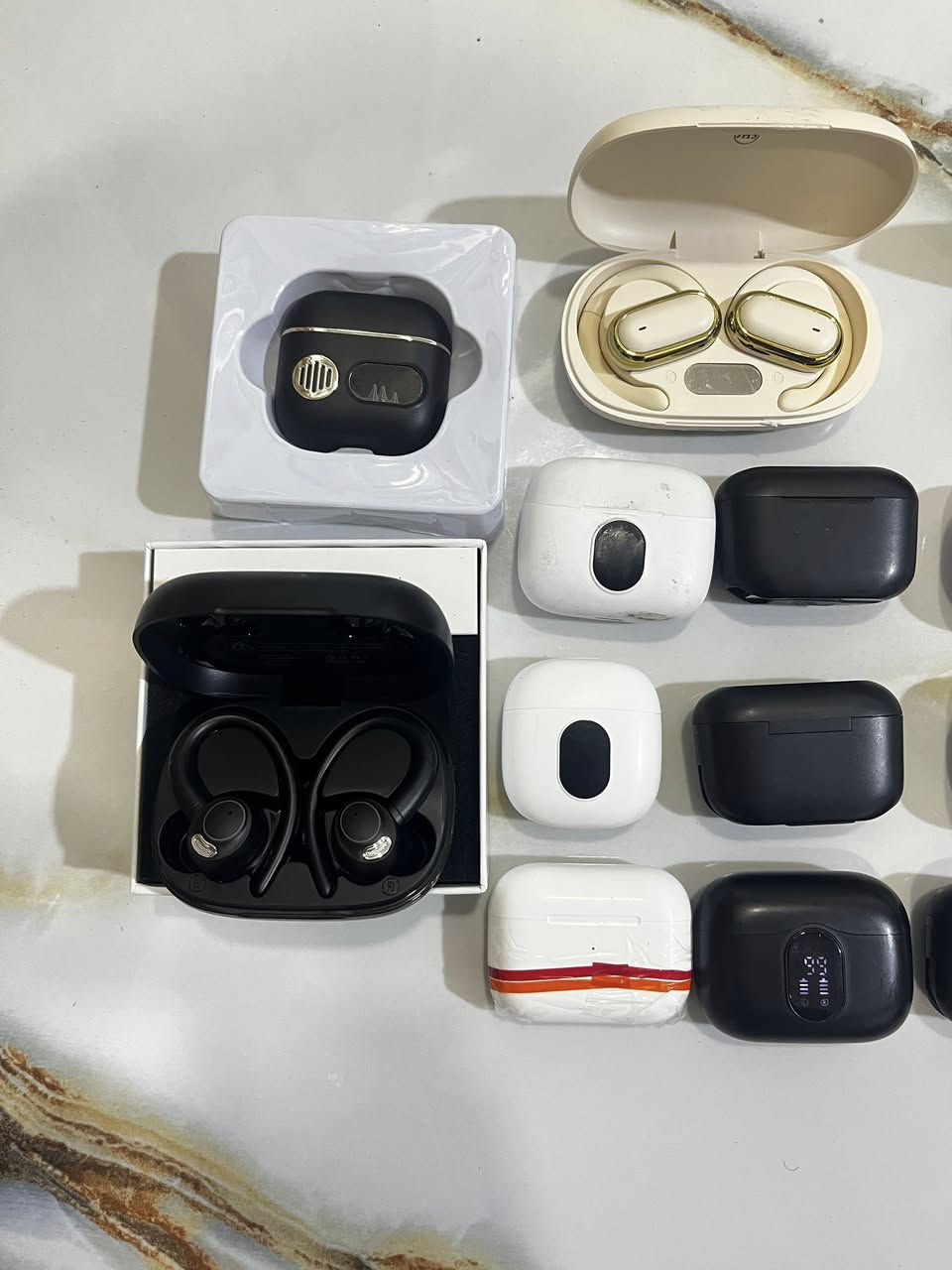 ايربودز "إصدار أوروبي" أصلي 100% فحص وتجربة قبل الاستلام.
ممتازة - صوت نقي وبطارية تدوم 24 ساعة


**إذا كنت صاحب هذا الإعلان وتريد حذفه لأي سبب، رجاءا أرسل رسالة إلى الدعم الفني**