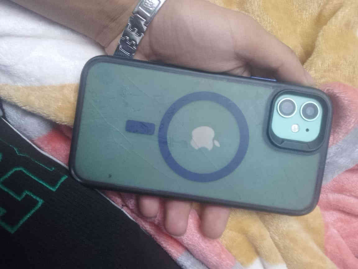 ايفون 11 عادي ب175 قفل قفل قفل
ذاكره 128 بطاريه 100

فقط بضهره فطور بسيطه أنطيك ويا كفر ميبين أي كفر 

اتصال شغال فول

كأمره فول بل تصوير

ذاكرته حلوه لتلفون

فيس أيدي متوقف يعني يشتغل بس يعلك مدري ليش مرات يشتغل ومرات لا

شاشه FHD

ب175 أهل 150 لحد يجي

مكاني اعضميه بغداد

اتصال أو واتس ***********
