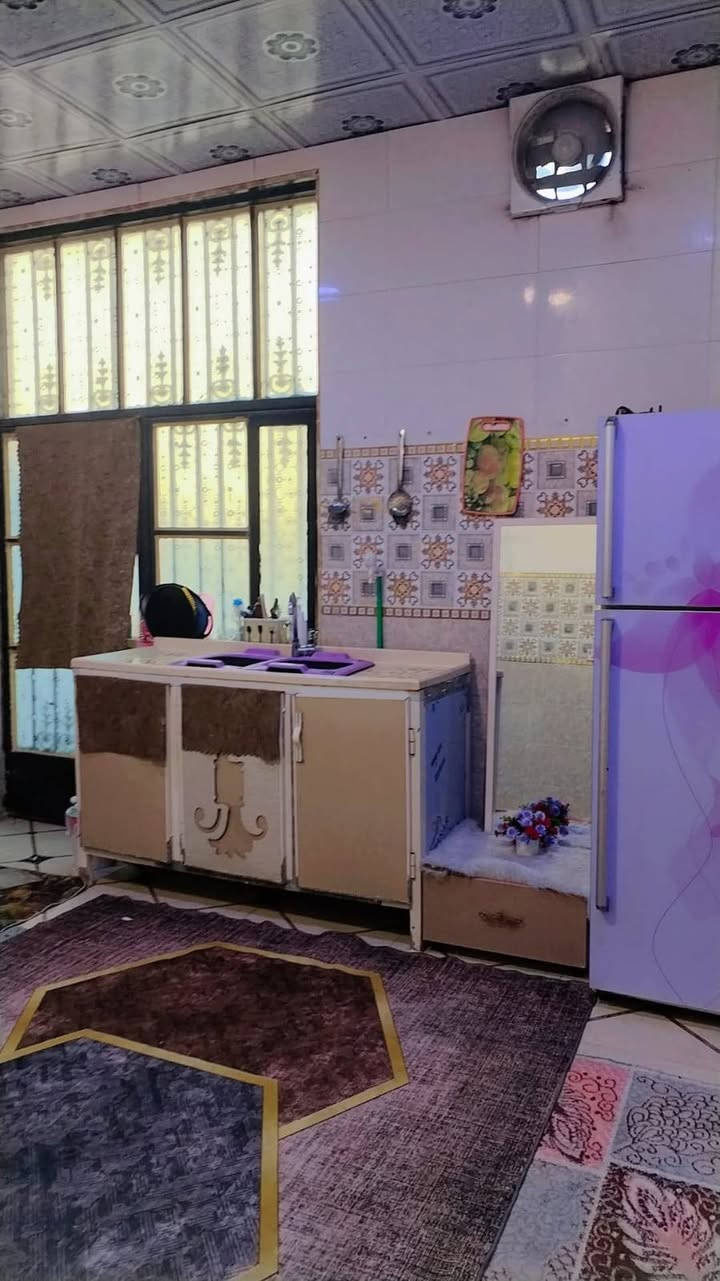 السلام عليكم ورحمة
دار للبيع
ابو آلخصـيب ابو كوصره قرب سنتر طه 
طابو زراعي سند 25 عراقي طابو أسود اصولي
المساحه الكليه 240
يتكون من غرفتين وصاله كبيره ومطبخ ودوانيه وكراج وحديقه 3 حمامات
يتوفر كهرباء ماء نت ظوئي في المنطقه شارع بي اناره قريب عل التبليط 100 متر
بناء 2024
 متعوب عليه كله سيراميك
سعر 85
***********
***********
