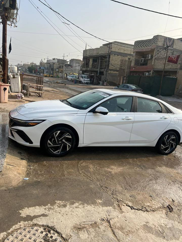 عليكم ورحمة الانترا واحد على واحد فول مواصفات سياره خير من الله باقي التفاصيل يم صاحب الرقم وبالعافيه على الي يشوف خيرها.  واني مكلف بالنش ***********
