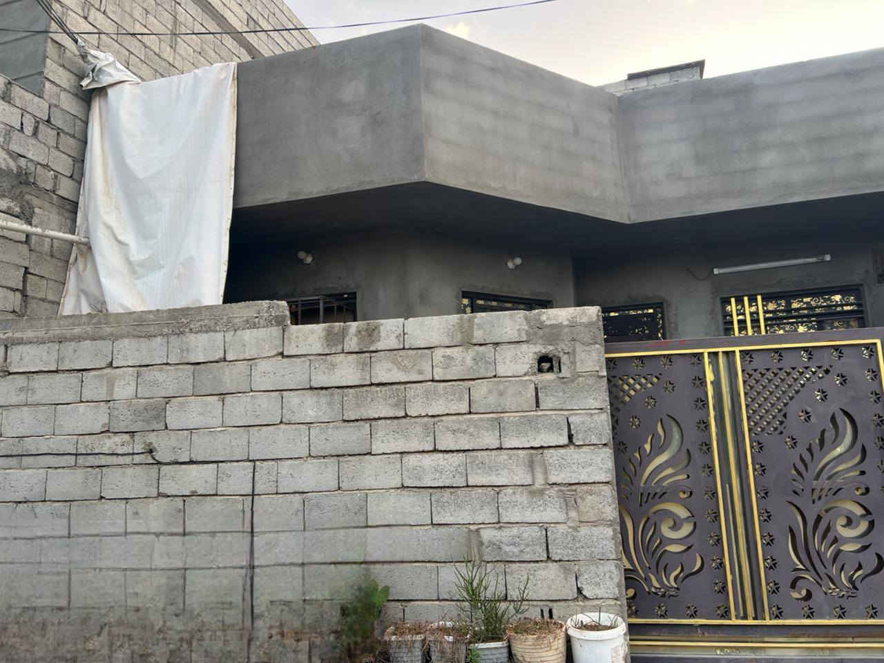 بيت ١٥٠م طابق واحد بناء حديث طابو زراعي للبيع مكون من استقبال ومطبخ وصالة وغرفتين نوم  في منطقة  خلف العيادة الشعبية  مقابل جامع ابي ذره الغفاري بالسعر مناسب
رقم هاتف ***********
