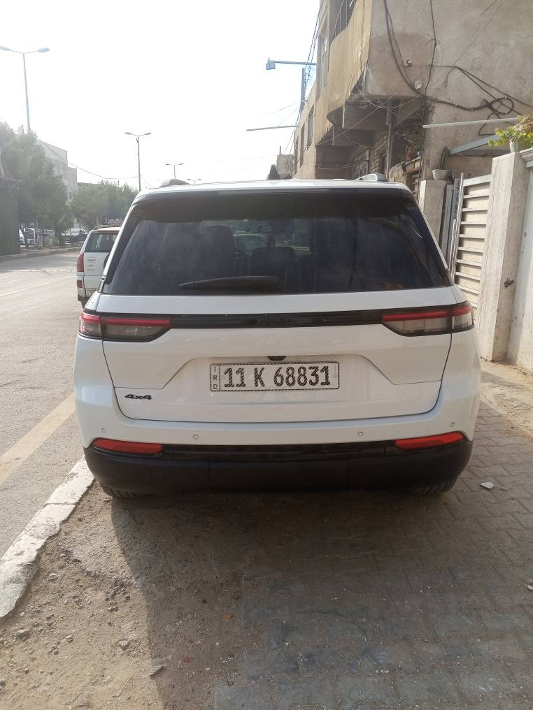 جيب لاريدو موديل 24 خمسه راكب رقم بغداد وارد امريكي حادث بسيط موضح بالصورة نصف الجاملغ وحافه البنيد صبغ بدون تبديل بدون ايرباك فول عدا الفتحه  ماشيه 31للاستفسار الاتصال *********** بغداد, العراق
