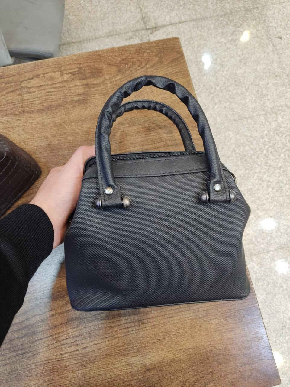 جنط نسائية ٧,٠٠٠
جنتاي ئافرتان ٧,٠٠٠ 
توصيل. كركوك ٣,٠٠٠


**إذا كنت صاحب هذا الإعلان وتريد حذفه لأي سبب، رجاءا أرسل رسالة إلى الدعم الفني**