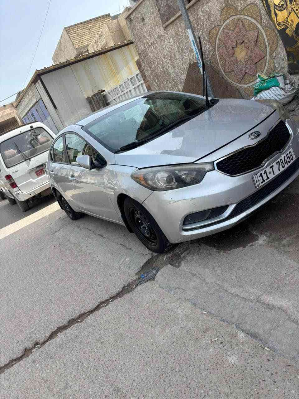 فورتي موديل 2016 للبيع 
وارد امريكي بدون ايرباك 
حادثهة دعاميات امامي خلفي 
صاير بيهة جراد مرشوش كلير جاملغات وبيبان خلفي وتكم بدون معجون 
سياره جاهزه تخم تاير تبريد جديد دعاميه امامي نفس لون مبدللهة 
جامه اماميه جديده
هزه رقم سنويه كله جديد بسمي شرط التحويل 
سياره مكانهة شهداء البياع 
سعر 108 وبيهة مجال حك شوفتك 
للاستفسار *********** 
وبخدمتك بغداد, العراق
