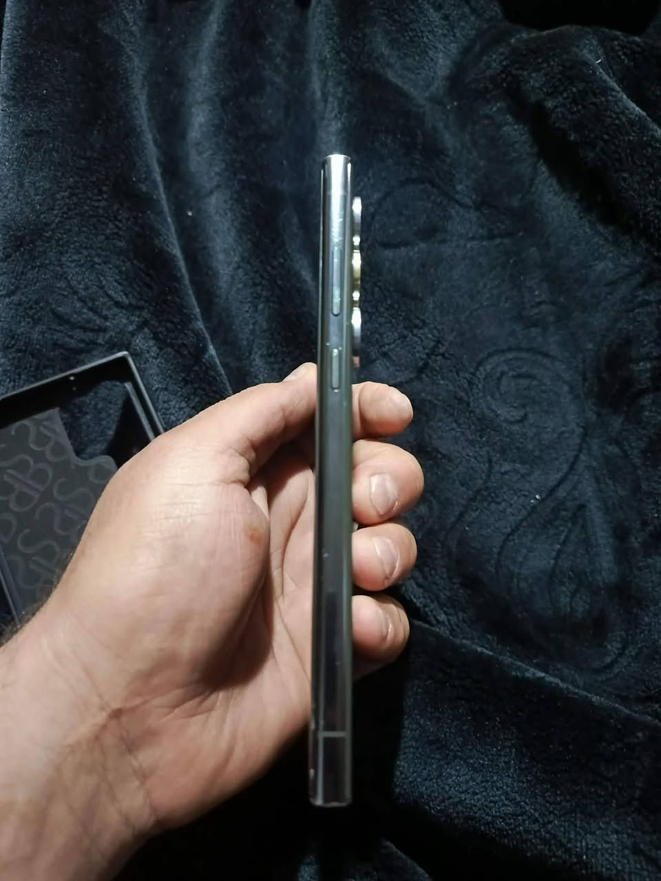 اس ٢٣ الترا دبل خط بدون عطل او طبع 
ذاكره ٢٥٦ معا شاحن ٣٠ واط 
بي جلوخ استعمال بدون كفر حمايه 
سعر ٦٥٠ وبي مجال ***********
