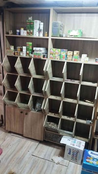 ٠٧٧٠٩٧٠٥٨٤٤  سعر مناسب   ٥ فاترينات