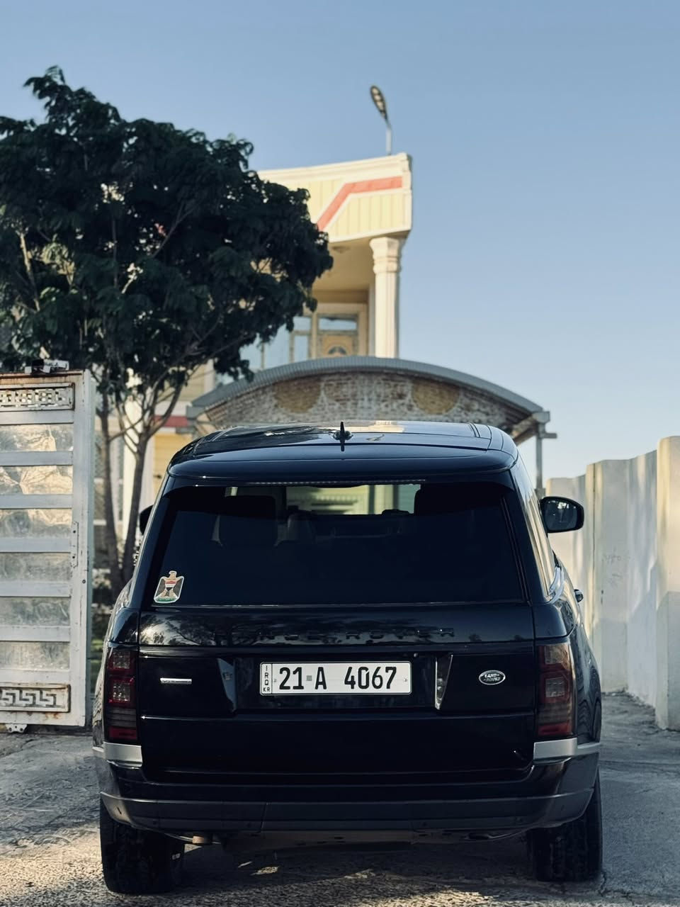 سلام عليكم للبيع رانج روفر فوك
سيارة وارد أمريكي بيه الباب الخالفي الوره سايق مدل بلادي 
سيارة كير محرك عله وضع شركه 
رادارات امامي خلفي 
سيارة كشنات تبريد 
سيارة تشغيل عن بعد 
السعر 325وبيه مجال 
***********واتساب
مراوس تاهو او يوكن او الاندكروز
