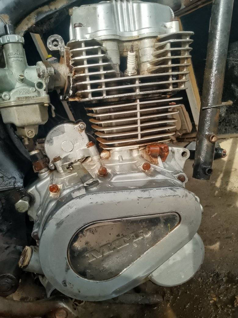 السلام عليكم 
مكينه ستوته  mtr  مفتوحه سابقا المحرك شغال لا بخار لا نضوح مكينه حلوا مكاني حله ابؤ غرق ***********
