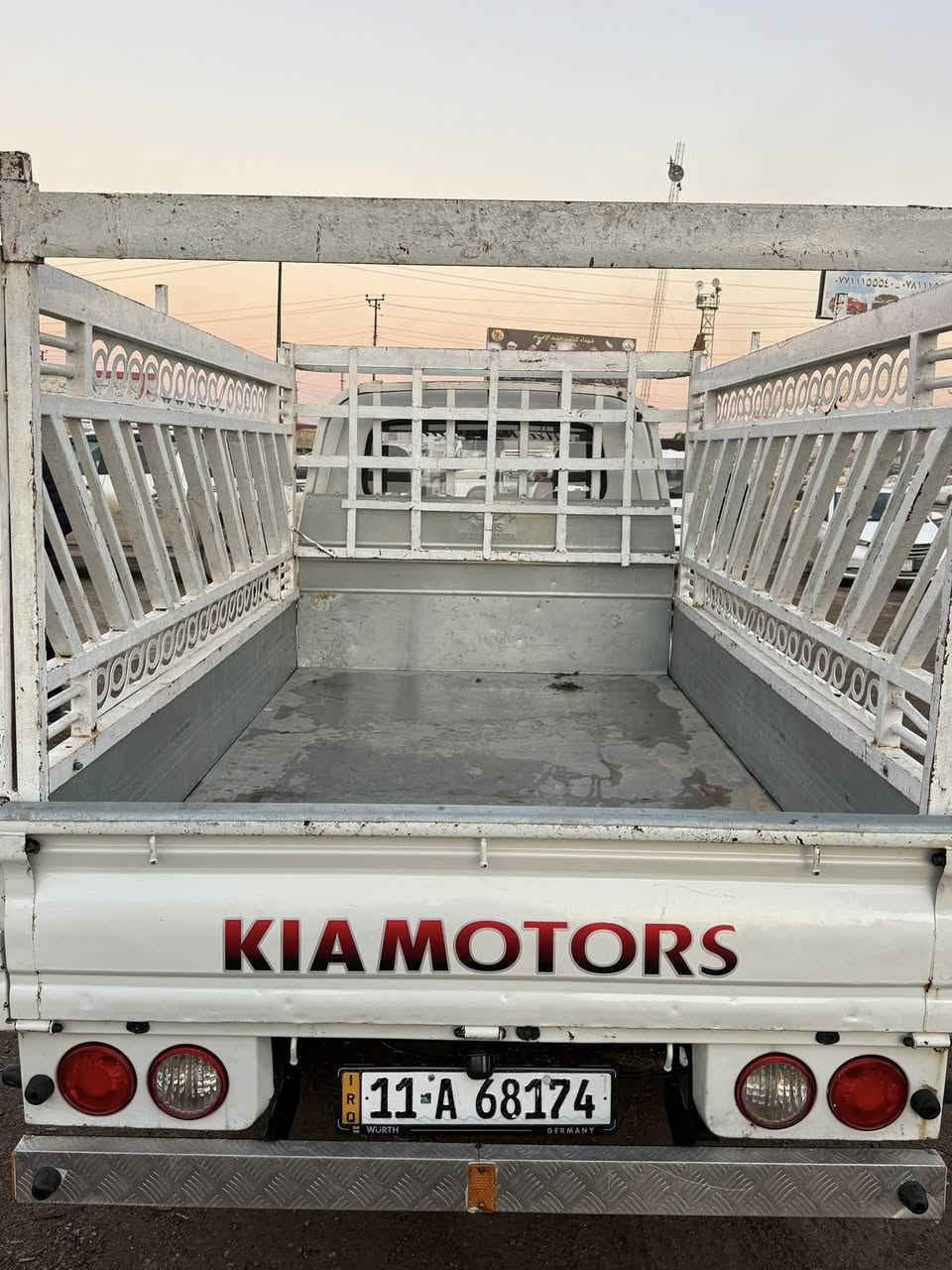 السلام عليكم
كيا حمل للبيع موديل ٢٠١٦ 
مكينه مفتوح ٢٧٠٠ 
سياره كامله ومكفوله من كلشي 
معروضه ب١١٧$ وبيها بسيط
رقم صاحب السياره 
***********
***********
