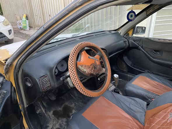 السلام عليكم. بيجو بارص ٢٠١٣ رقمها ميسان مكاني بغداد راعيها ابو السنوية ببغداد مشروع وطني 
مكينة وكير زينات حدادية زينة 
عليها هيئة وغرامة ٧٠٠ الف على المشتري
عارضها ب١٤ ورقة هذا رقمي ***********
