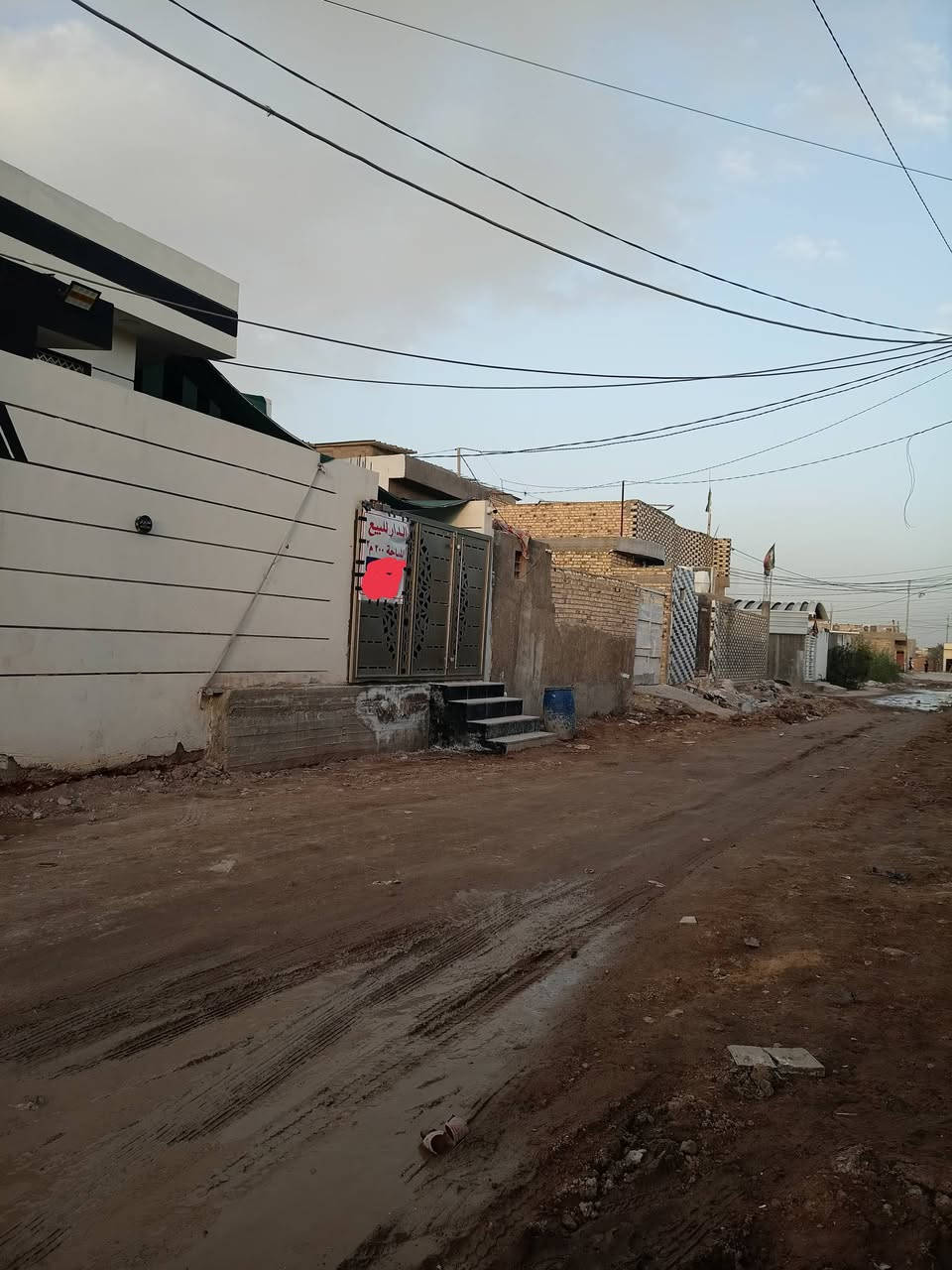 دار للبيع 200م
دار مساحه 200م غرفتين وصاله ومطبخ واستقبال وتخاريج

داخليه وخارجيه بناء طابوق صب كونكريت السقف

 والأساس بناء كله درجه أولى بيت جديد وبناء جناي 

للبيع البراكيه شارع المعمل قرب أسواق حسين الرماحي 

يبعد عن شارع 50متر السعر وباقي تفاصيل اتصال ‏

 ( ‪0781 482 8767‬‏ )
