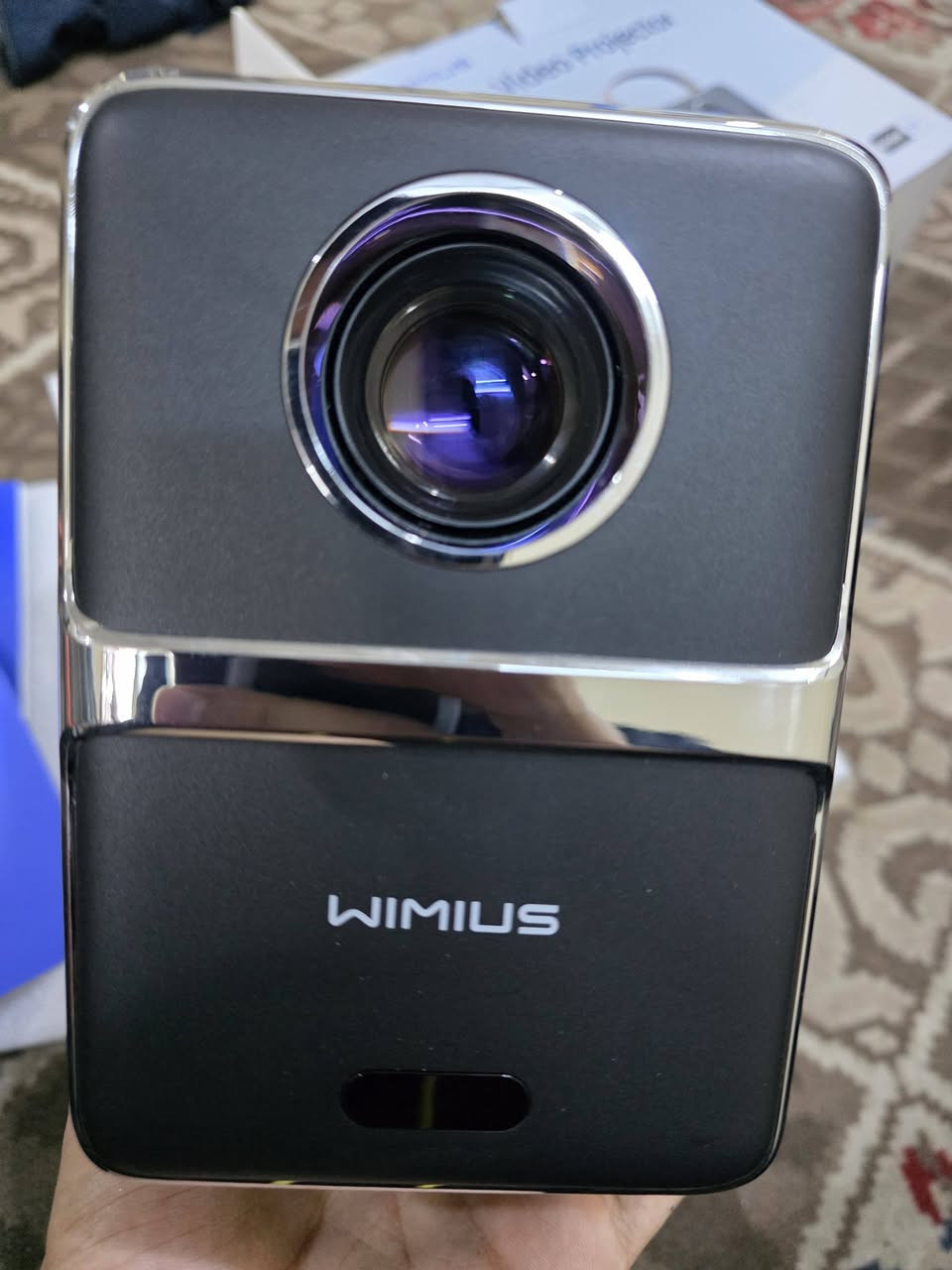 سعر 80 الف
جهاز بروجكتر WiMiUS P61 المحمول - سينما منزلية بدقة عالية وفيديو 5G
أهم المميزات:
تركيز بؤري كهربائي ذكي (Electric Focus): لا داعي للتعديل اليدوي المتعب، بضغطة زر واحدة من الريموت تحصل على صورة صافية تماماً في 3 ثوانٍ.
دقة عرض ممتازة: يدعم دقة Full HD 1080P مع تباين ألوان عالي (15000:1) لتقديم ألوان واقعية وصورة نابضة بالحياة.  
سرعة فائقة: يدعم تقنية WiFi 5G المزدوجة لضمان بث الفيديوهات والألعاب بدون أي تقطيع (Lag).  
اتصال بلوتوث 5.2: يمكنك ربطه بسهولة بسماعات البلوتوث أو الـ AirPods للحصول على تجربة صوتية محيطية.
شاشة عملاقة: يعرض صورة تصل إلى 300 بوصة، مما يجعله مثالياً للمجالس الكبيرة أو التخييم الخارجي.  
صوت سينمائي: يحتوي على سماعات داخلية مزدوجة بقوة 6 واط مع نظام SRS لصوت نقي وباس عميق.


**إذا كنت صاحب هذا الإعلان وتريد حذفه لأي سبب، رجاءا أرسل رسالة إلى الدعم الفني**
