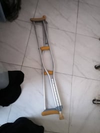 عكازات مستخدمة • حله قرب الاضواء