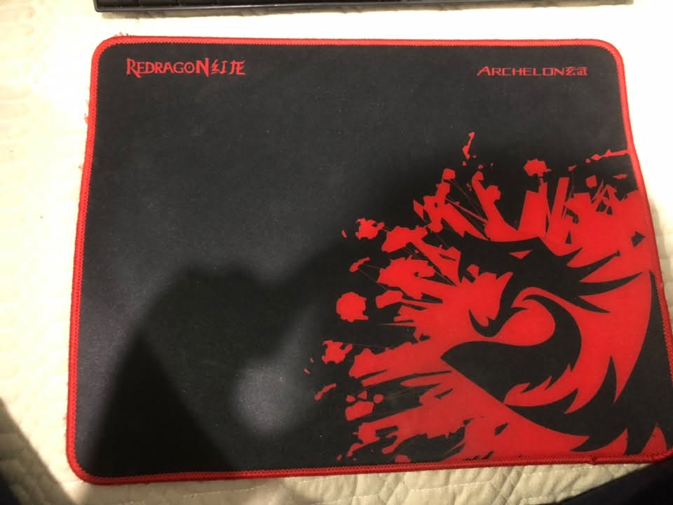 للبيع:
🎮 للبيع طقم ألعاب Redragon Gaming Essentials K552-BB (4×1) 🎮

🔥 الطقم يتضمن:
 • ⌨️ كيبورد ميكانيكي Redragon K552
 • 🖱️ ماوس ألعاب Redragon
 • 🎧 سماعة ألعاب مع مايك
 • 🖤 ماوس باد Redragon الأصلي

✅ الحالة: نظيف جدًا ويشتغل 100%، مثل ما موضح بالصور.
✅ مناسب للألعاب، الدراسة، والاستخدام اليومي.
✅ إضاءة LED حمراء للكيبورد والماوس. ￼

💰 السعر: 50 وبي مجال 

📞 للتواصل: ***********
