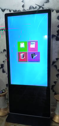 شاشه حجم 106عاموديه عملاقه لعرض منيو المطعم أو تحضير الطعام أو أي بران...