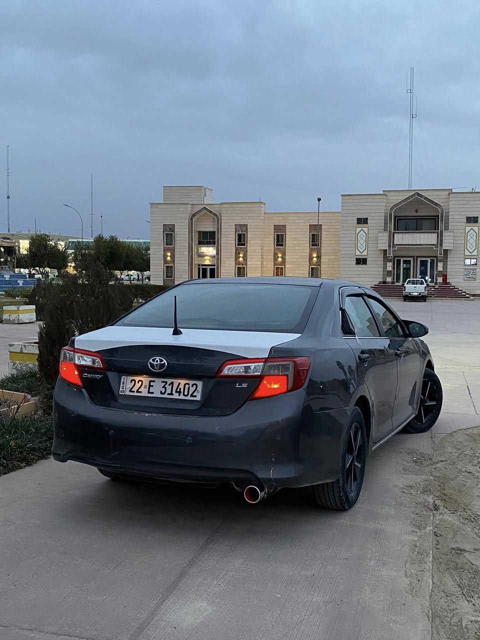 السلام عليكم 
كامري 2012 LE+ فتحة سقف
بيها صبغ باب خلف السايق وشويه جوه قبق البانزين
والباقي كفاله السياره جديده بمعنى الكلمه بلاديه🔥
ماشيه 143الف فقط
الك تحويل ماريد وكاله
اتصل وتدلل ***********
