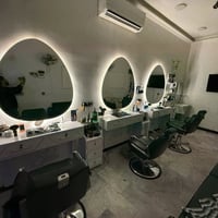 ديگور حلاقة للبيع مري عدد3 ميوزه عدد3 گومدي عدد3 رفوف عدد 2 رفوف مستطي...