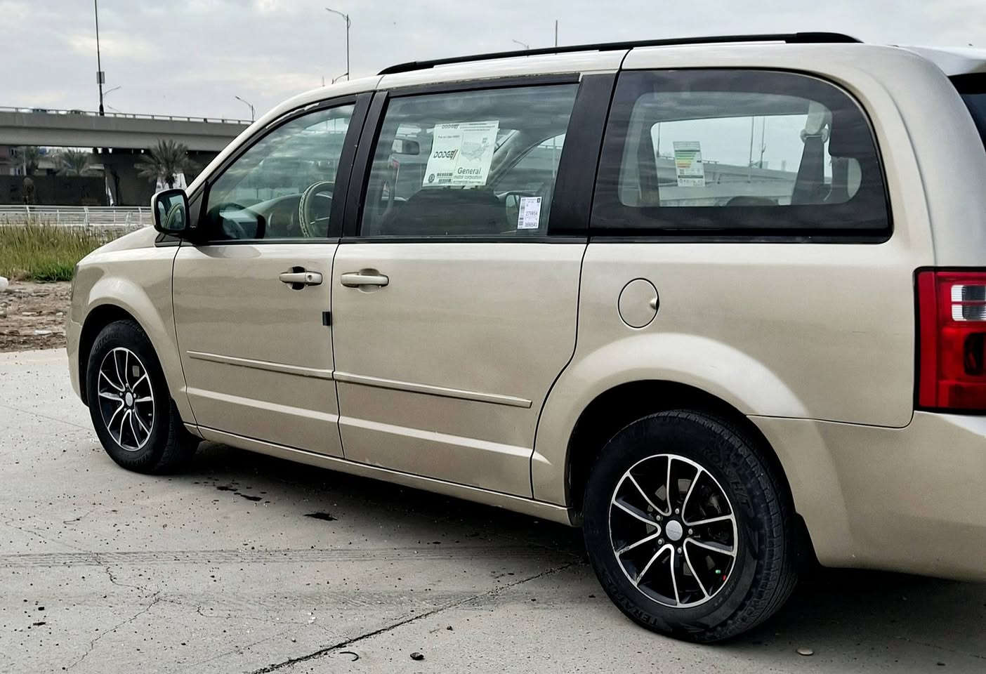 السلام عليكم دوج كرفان ٢٠٠٨ وارد أمريكي مكينه ٣٣٠٠  السياره بدون حادث بدون تبديل داخله كلين بيهه صبغ بالعراق مكانات ابيع حزام رقم بغداد تحويل مباشر ماشيه ١٥٠ الف فول مواصفات عدا الابواب ميكانيك ثلاث قطع تبريد سبعه راكب جام سته كهرباء شاشه بالسقف   كشنات بلع كشن السايق كهرباء كير مكينه مكفولات صدر أمامي وخلفي نضيف تخم تاير تبريد تتدفة شغاله السعر (   ١٠٥  ) بيهه مجال الاتصال   ***********  مكان بغداد
