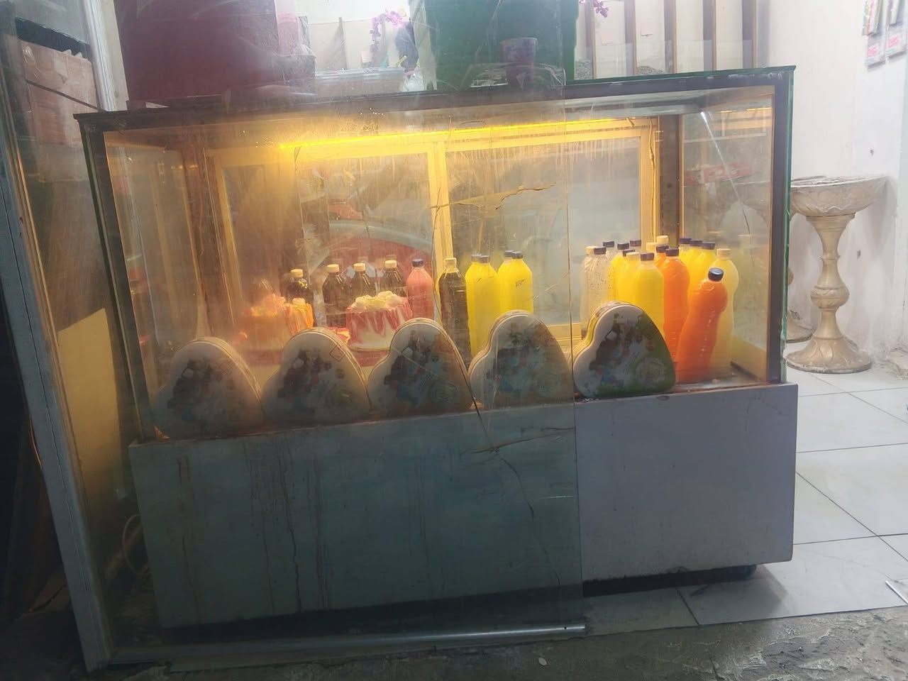 السلام عليكم🌺
براد كيك اعراس اصلي شرط الفحص حاليآ شغال ونضافته كبالك ومن تجي هم تفحص 
للاستفسار الاتصال او مراسلة الرقم***********
