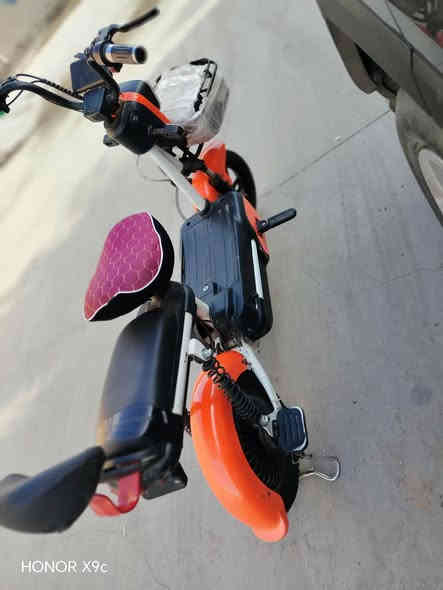 سلام عليكم بايسكل شحن للبيع مابي اي عيب ونضيف السعر 200 وبي مجال  الاتصال *********** مكاني كركوك قادسيه الثانيه
