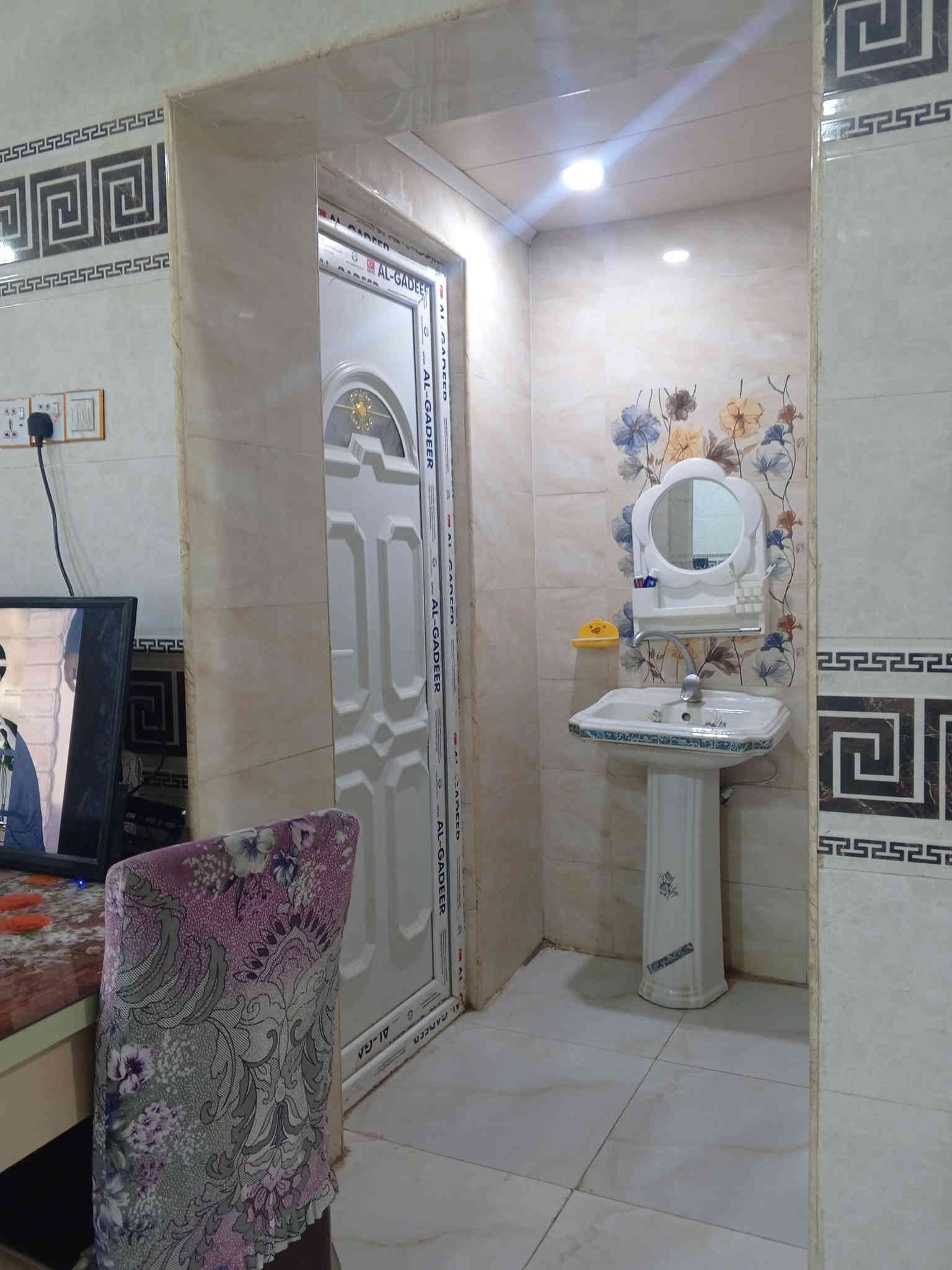 بيت للبيع المساحة 150 الواجهة 6 والنزال 25 يحتوي البيت على غرفة وصالة واستقبال ومطبخ ومنور عدد 2 وصحيات داخلية خارجية اساس وسقف كونكريت بناء درجة اولى جديد تحت اشراف هندسي البيت عقد زراعي قرار محكمة الموقع كوفة سهلة على شارعين شارع الزوار وشارع معمل الدبس يبعد عن مسجد السهلة 400 متر مقابيل الحسينية الايرانية السعر 80 مليون للأستفسار واتساب ***********
يوجد مقطع فيديو 

مكتب الموسوي للوسائط العقارية مستعدون لأستقبال عروضكم التجارية والزراعية والسكنية بيع وشراء رهان ايجار
