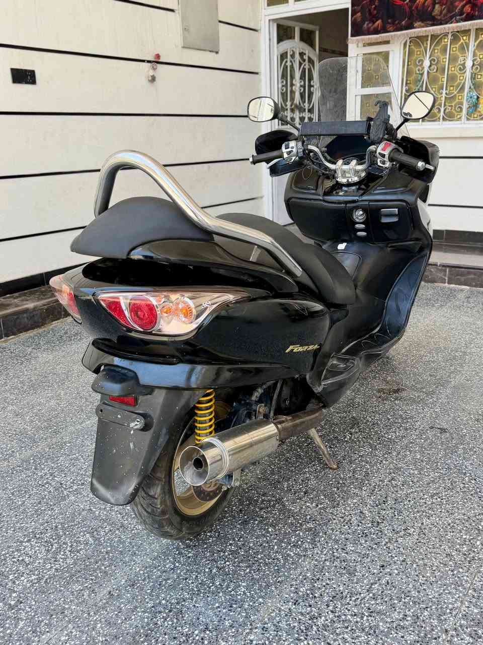 فورزا 0/9 كرستال للبيع
مكينه بلادي ناعمة جاهزة 
منضومة زنون جامة طويلة ويل ذهبي ام بي ثري بلادي تجوة عالة بك لايت كرستال 
دراجه كلش حلوة /  انضف من الصور 
شلعه معدل / كهربائيات كلها شغال / تراي يخبل ونعومه فول 
  اوراقها كامله 
سعرها ( مليون و مية 1100 ) مكاني بغداد مدينة الصدر 
اللاستفسار : هـ ***********

